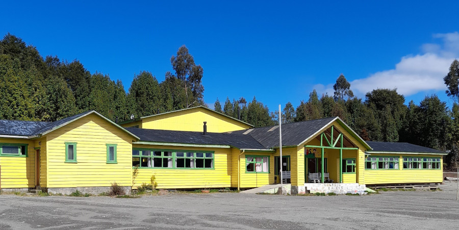 Frente Escuela Raíces de Quellón