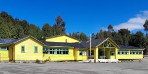 Frente Escuela Raíces de Quellón