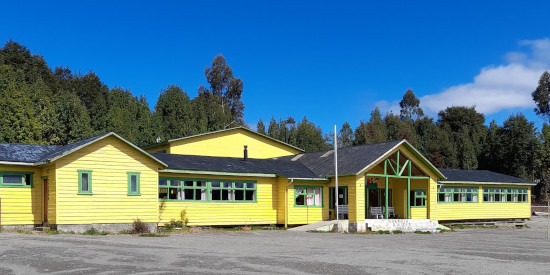 Frente Escuela Raíces de Quellón