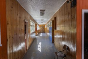 Pasillos Escuela Raíces de Quellón